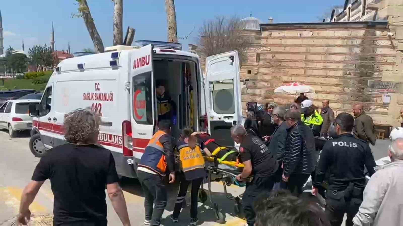 kocasi gaza basinca esi aracin altinda kaldi 0 pJuv1IsO