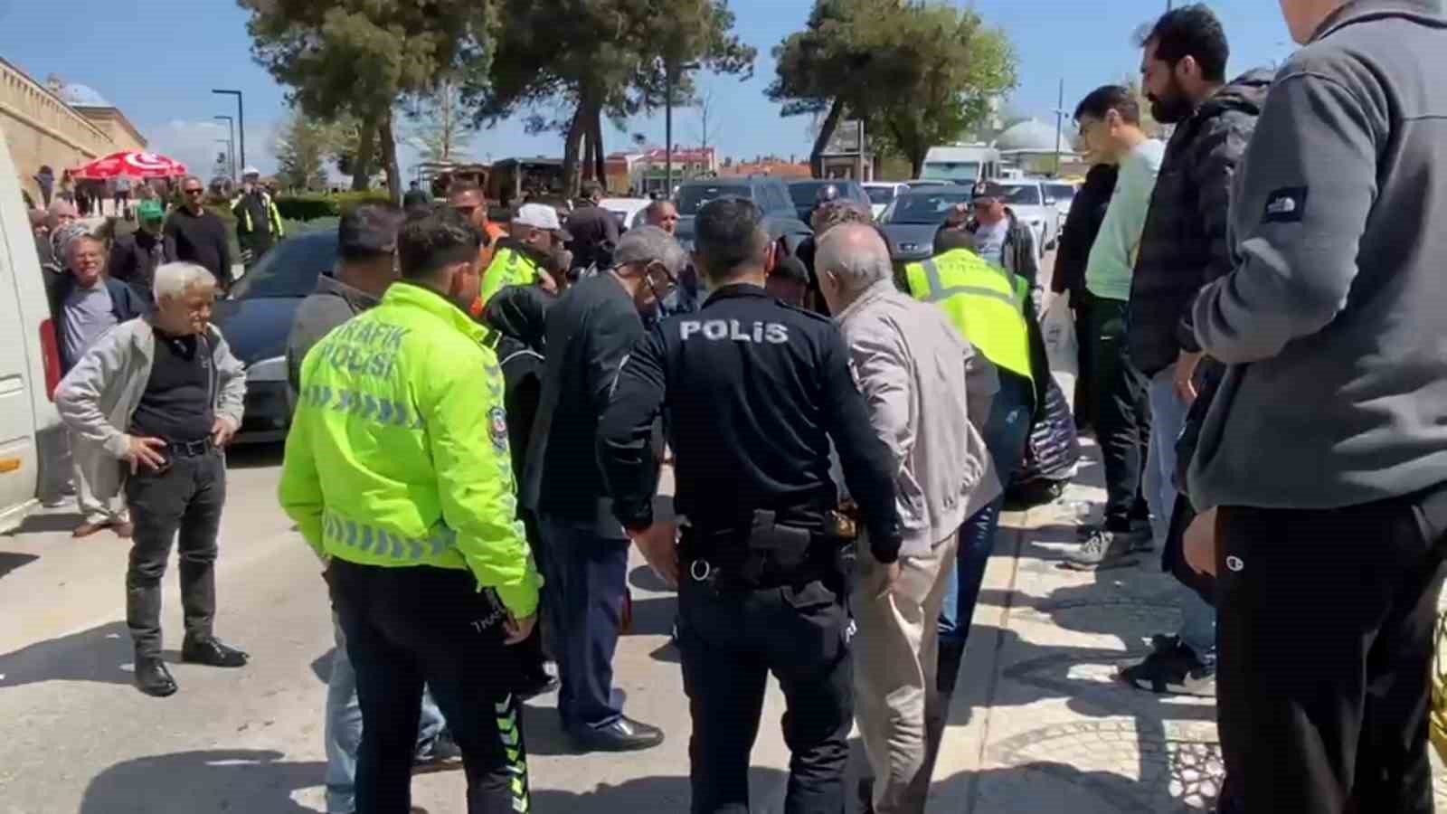 kocasi gaza basinca esi aracin altinda kaldi 1 PcXztvmn