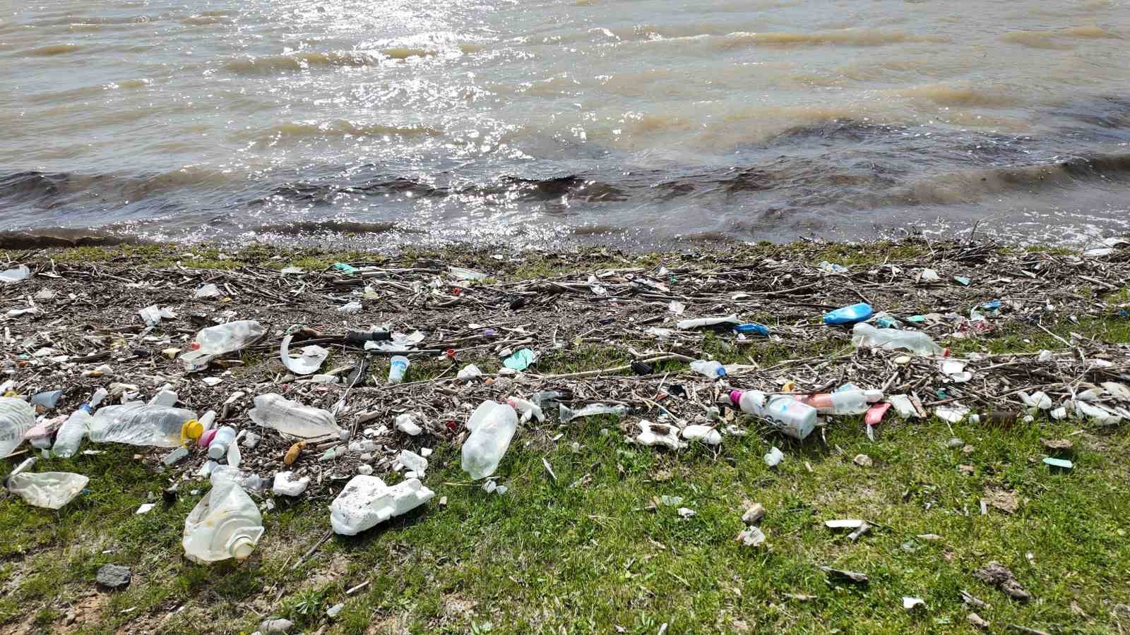 kockopru barajinda atiklar tehlike saciyor 1 fEe6d4zD