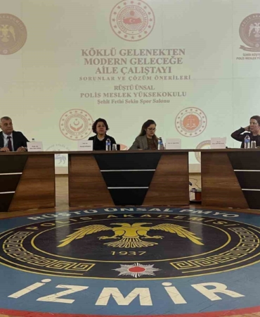 koklu-gelenekten-modern-gelecege-aile-calistayi-izmirde-gerceklestirildi-OOKnBcRJ.jpg