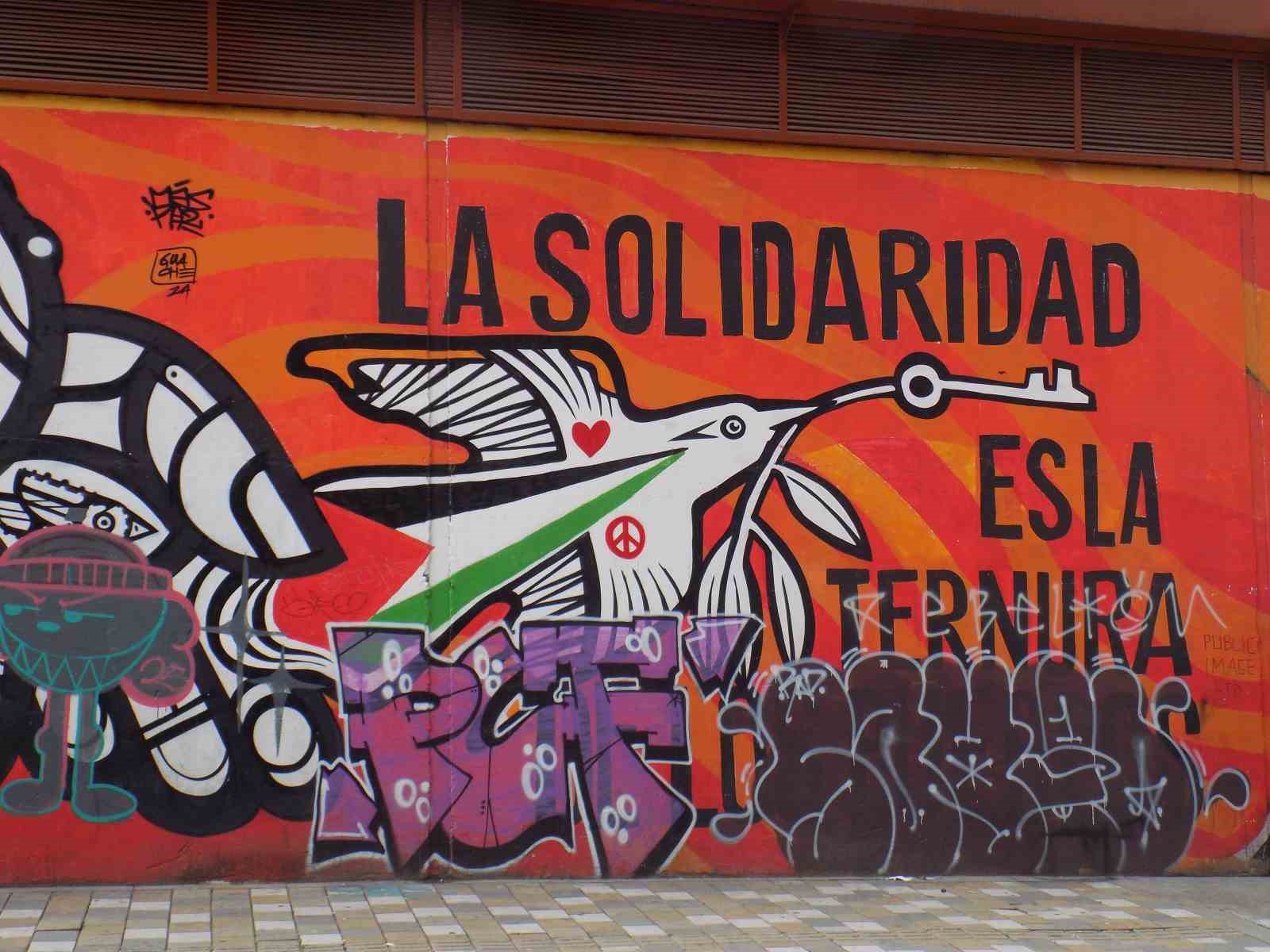 kolombiyada grafitiler sehrin kimligini gozler onune seriyor 11 gDRHbCpq