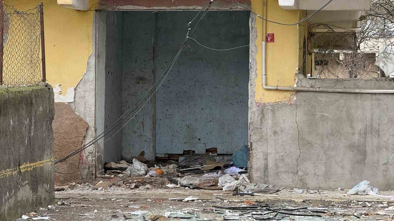 Kolonlarından çatlama sesi geldiği için tahliye edilmişti: O bina için yıkım kararı çıktı 6 kolonlarindan catlama sesi geldigi icin tahliye edilmisti o bina icin yikim karari cikti 2 GWsVKELn