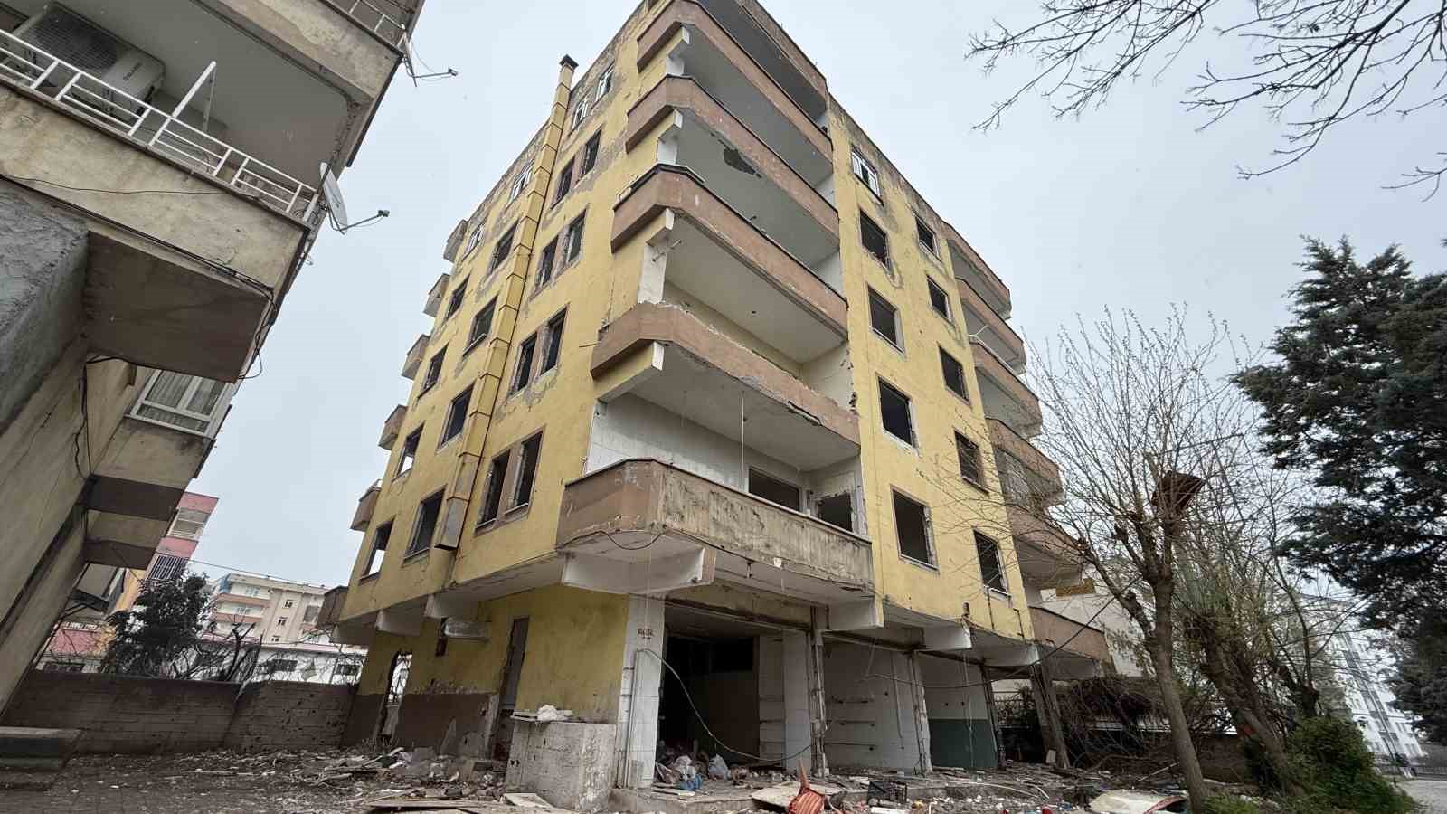 Kolonlarından çatlama sesi geldiği için tahliye edilmişti: O bina için yıkım kararı çıktı 7 kolonlarindan catlama sesi geldigi icin tahliye edilmisti o bina icin yikim karari cikti 3 75OYmInr