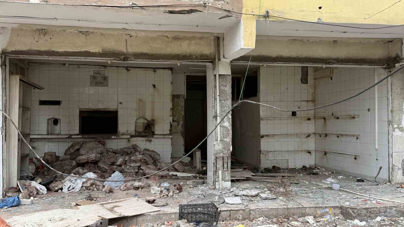 Kolonlarından çatlama sesi geldiği için tahliye edilmişti: O bina için yıkım kararı çıktı 8 kolonlarindan catlama sesi geldigi icin tahliye edilmisti o bina icin yikim karari cikti 4 AnAg8l6g
