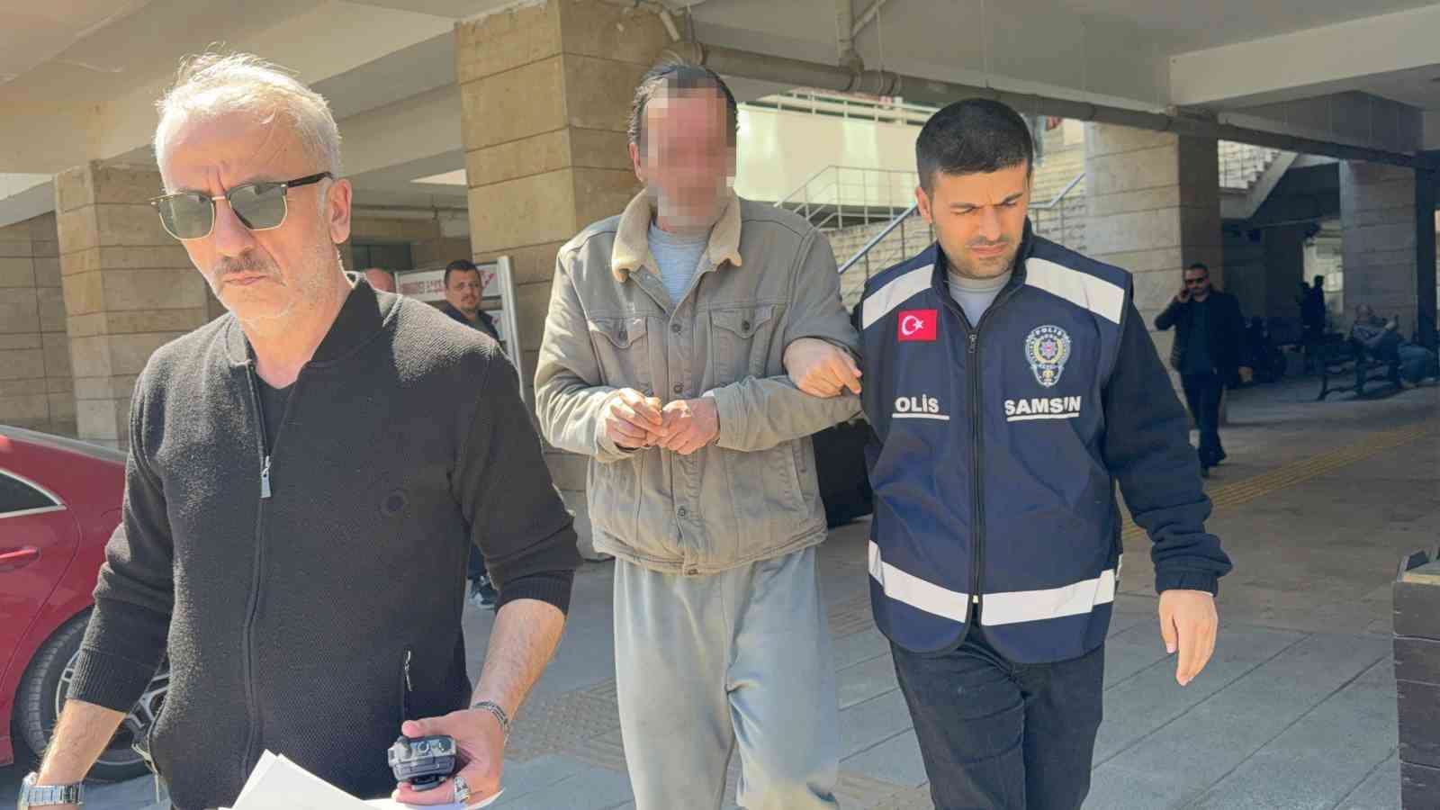 Kolonya içip dehşet saçtı: Annesinin kolunu kıran şahıs tutuklandı 4 kolonya icip dehset sacti annesinin kolunu kiran sahis tutuklandi 0 KnSEe8W9