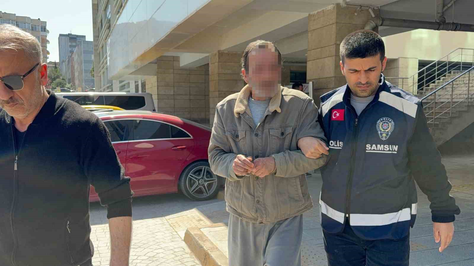Kolonya içip dehşet saçtı: Annesinin kolunu kıran şahıs tutuklandı 5 kolonya icip dehset sacti annesinin kolunu kiran sahis tutuklandi 1 i2mBzfcn