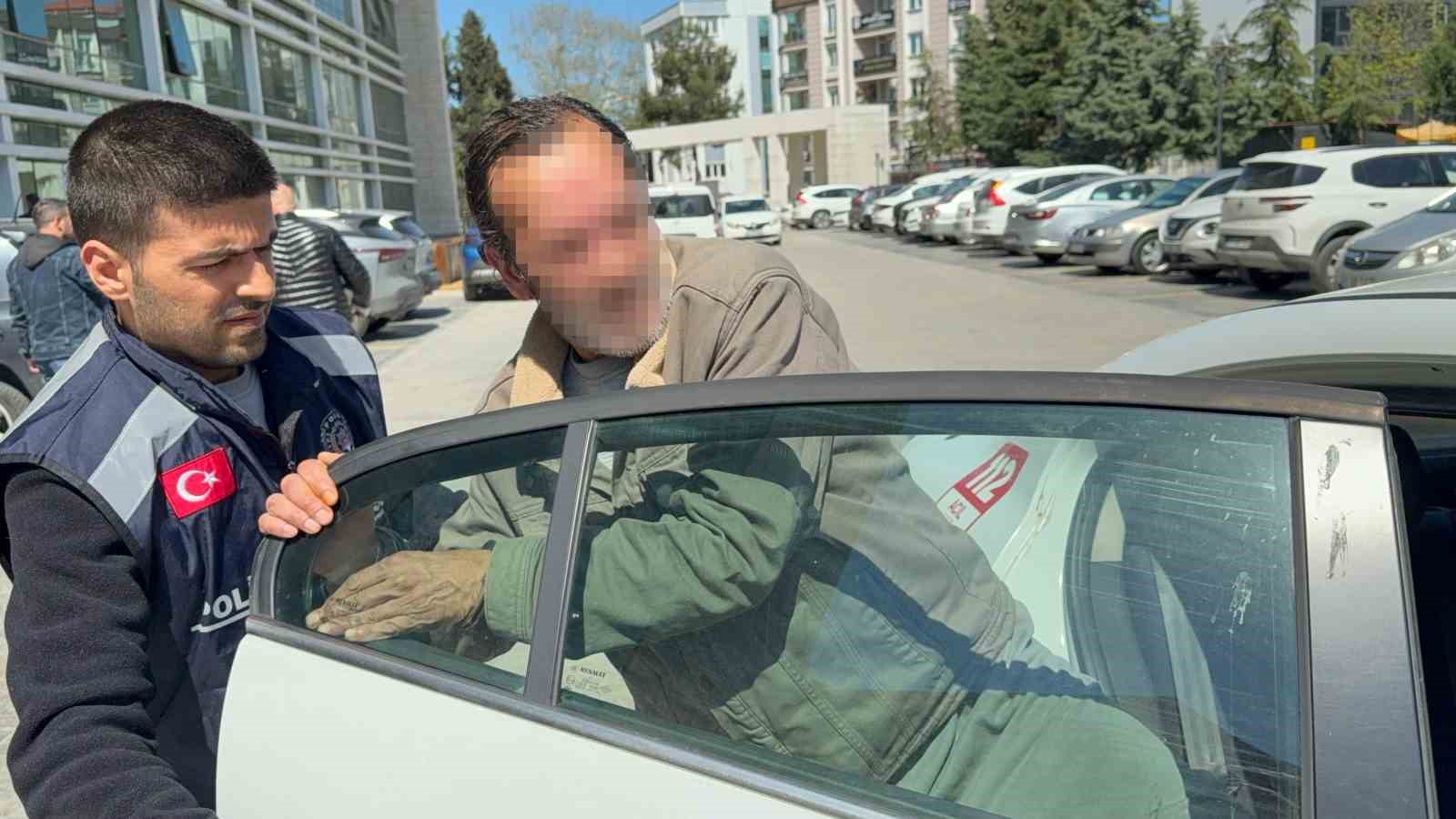 Kolonya içip dehşet saçtı: Annesinin kolunu kıran şahıs tutuklandı 7 kolonya icip dehset sacti annesinin kolunu kiran sahis tutuklandi 3 28JKunSB