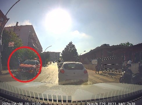 Koltuk değnekli öğrencinin yardımına zabıta personeli koştu 6 koltuk degnekli ogrencinin yardimina zabita personeli kostu 2 wOQz6A7c