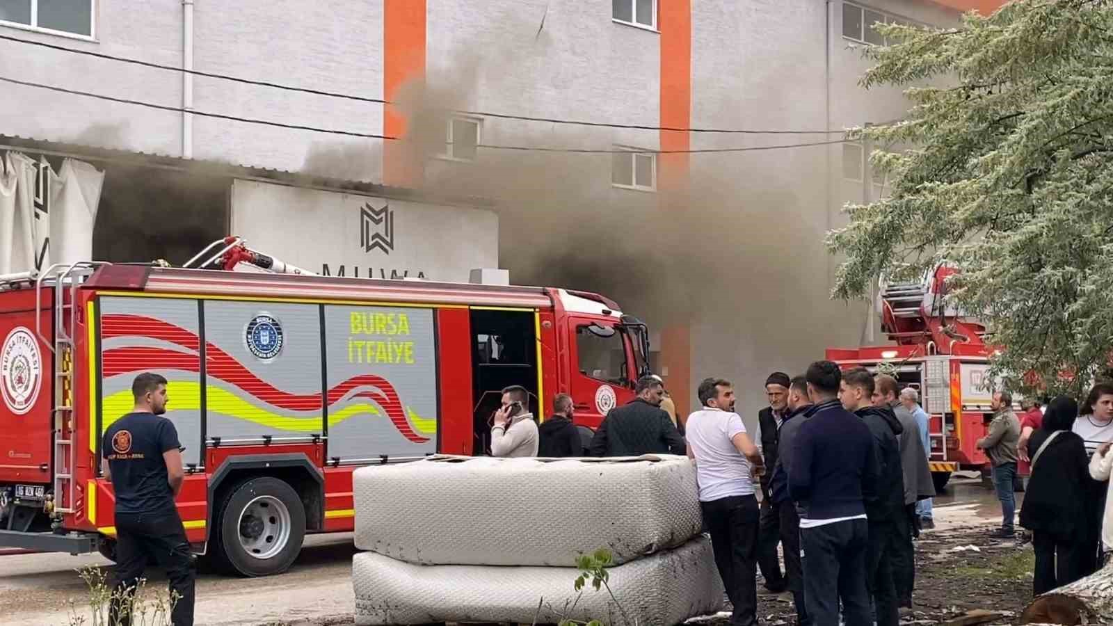 koltuk fabrikasinda korkutan yangin 2 kisi dumandan etkilendi 0 lGsDwbrl