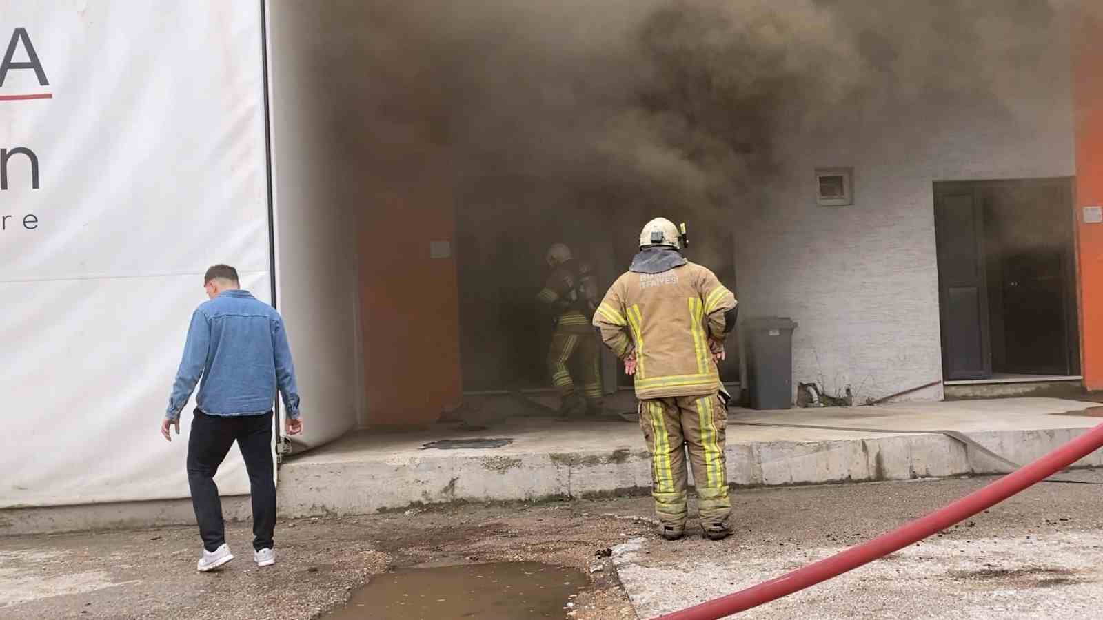koltuk fabrikasinda korkutan yangin 2 kisi dumandan etkilendi 2 GytmbNud