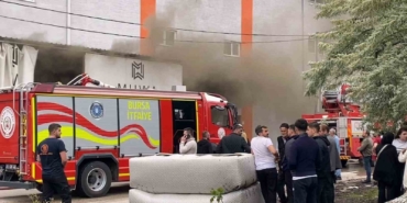 koltuk-fabrikasinda-korkutan-yangin-2-kisi-dumandan-etkilendi-cZiuELs4.jpg