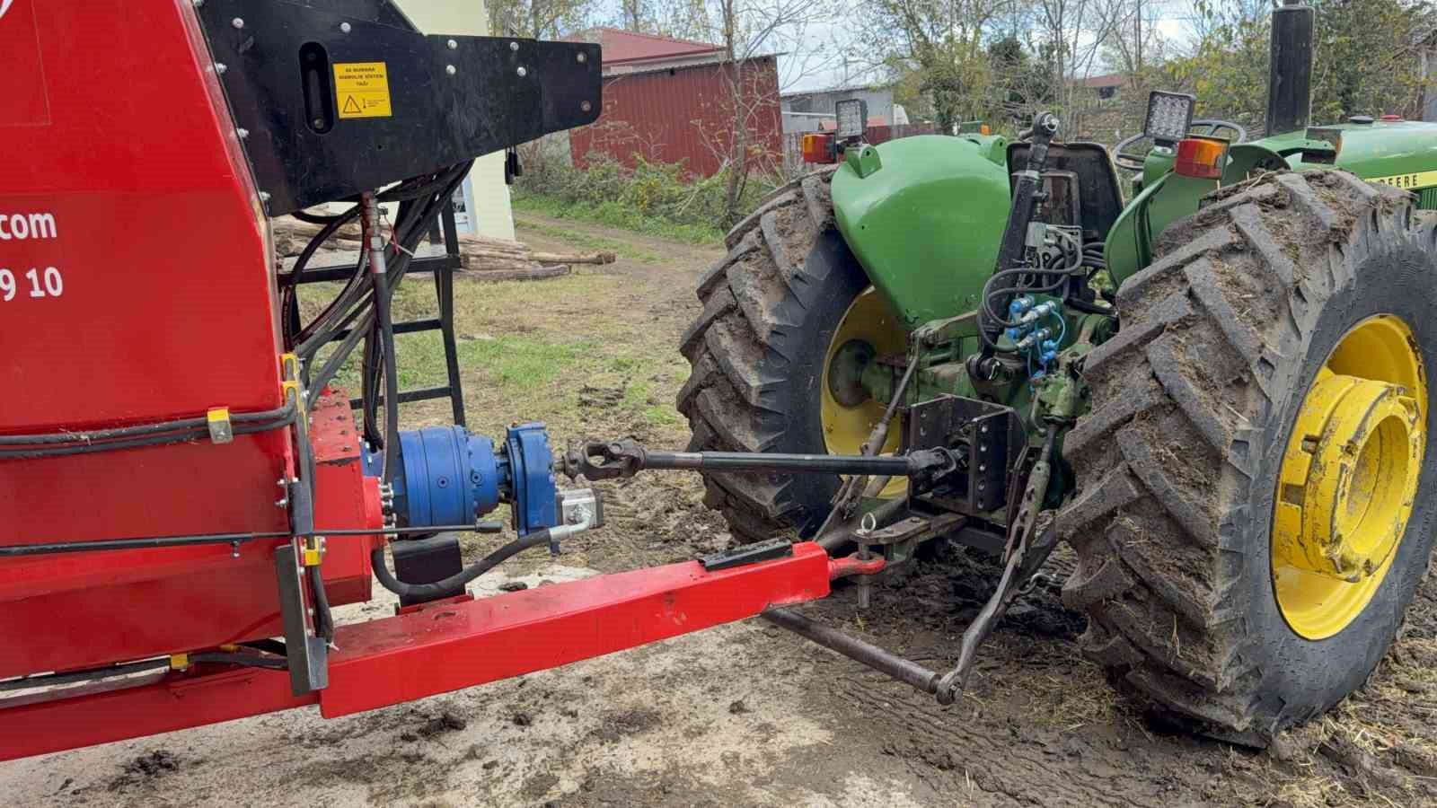kolunu silaj makinesine kaptiran cocuk hayatini kaybetti 1 ZylCc8X4