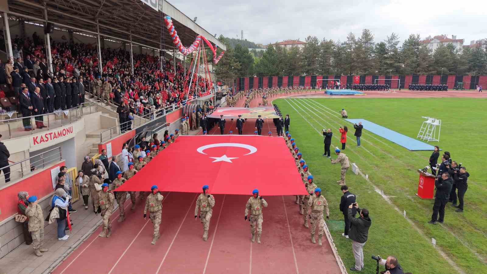 komandolardan 19 mayisa ozel nefes kesen gosteri 7 cD1nHSfQ
