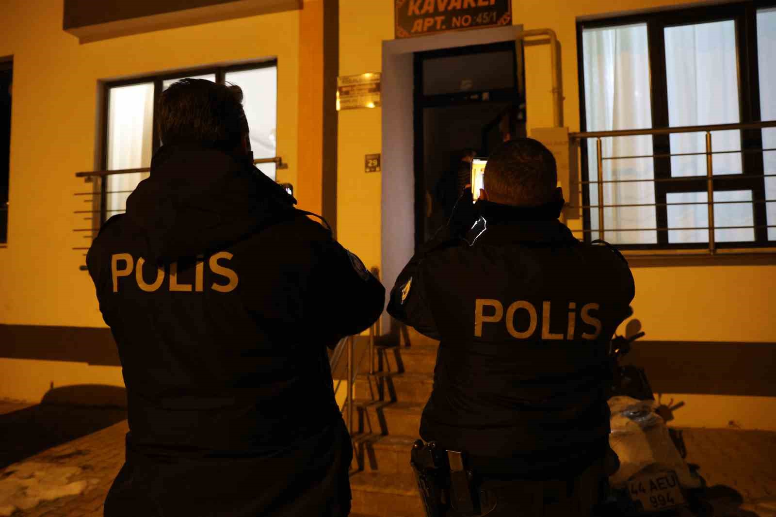 Kombi bacası yerinden çıktı: 8 kişi doğal gazdan zehirlendi 7 kombi bacasi yerinden cikti 8 kisi dogal gazdan zehirlendi 3 agmuvMZb