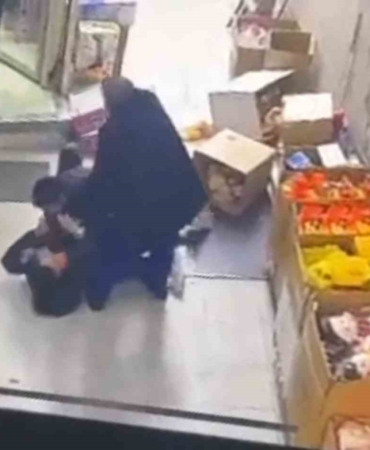 komsu-esnafin-musteri-kapma-kavgasi-kamerada-kzz5chYV.jpg