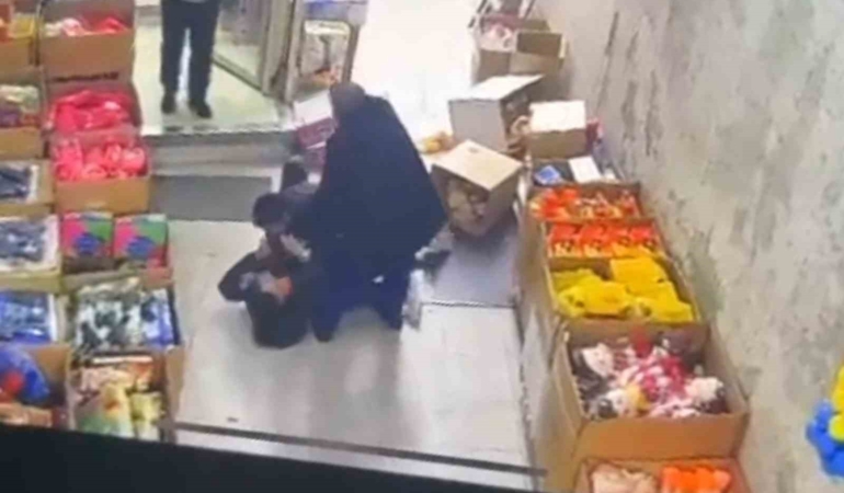 komsu-esnafin-musteri-kapma-kavgasi-kamerada-kzz5chYV.jpg