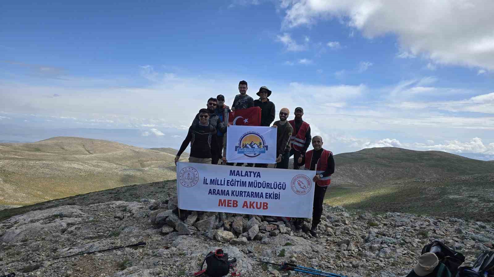 komsu iki il zirvede birlesti en yuksek yere turk bayragi dikti 1 b5OOnsZF
