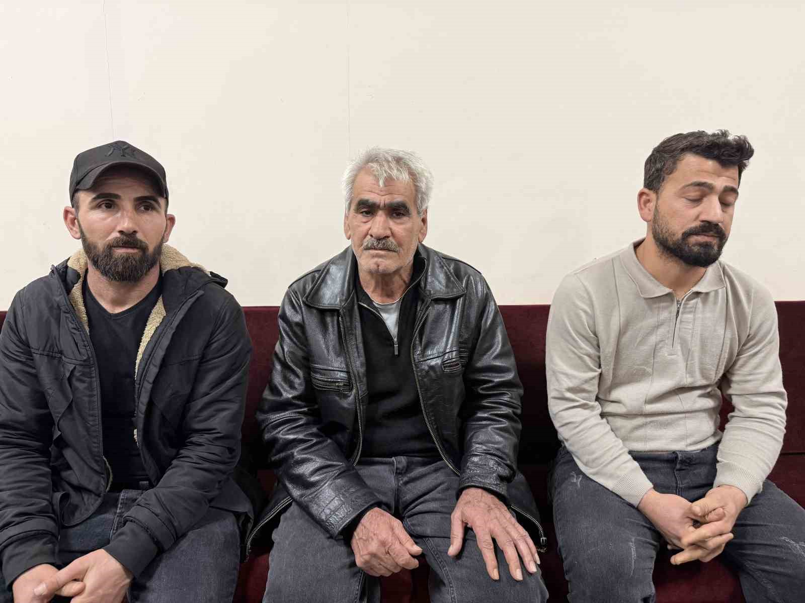 komsu kursunuyla olen baran abdinin babasi bayrak basimizin ustundedir 1 ifDnV9yZ