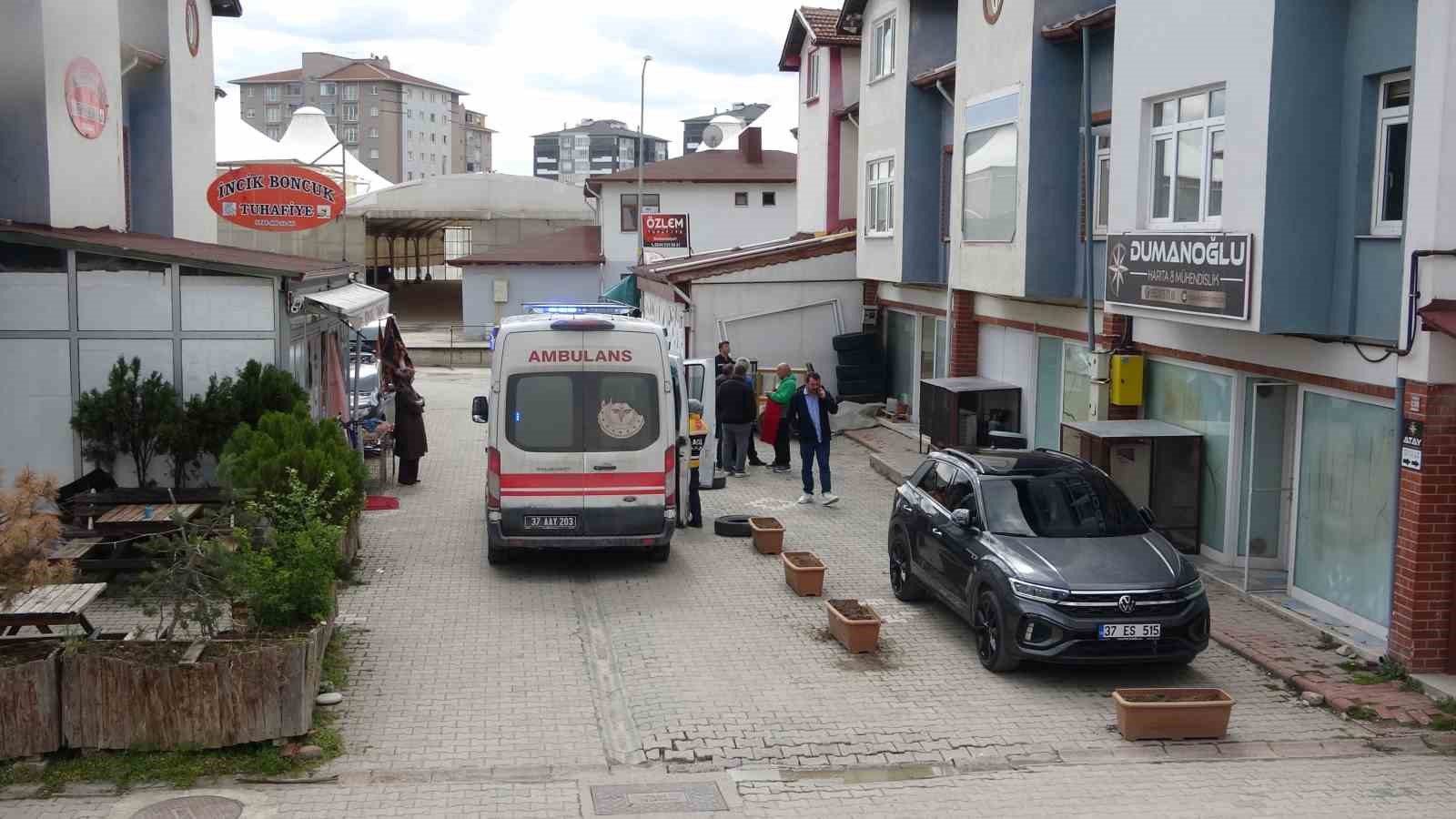 komsular ihbarda bulundu polis cilingirle kapiyi acti gunlerdir kayip olan adam olu bulundu 1 fOFCM3kg
