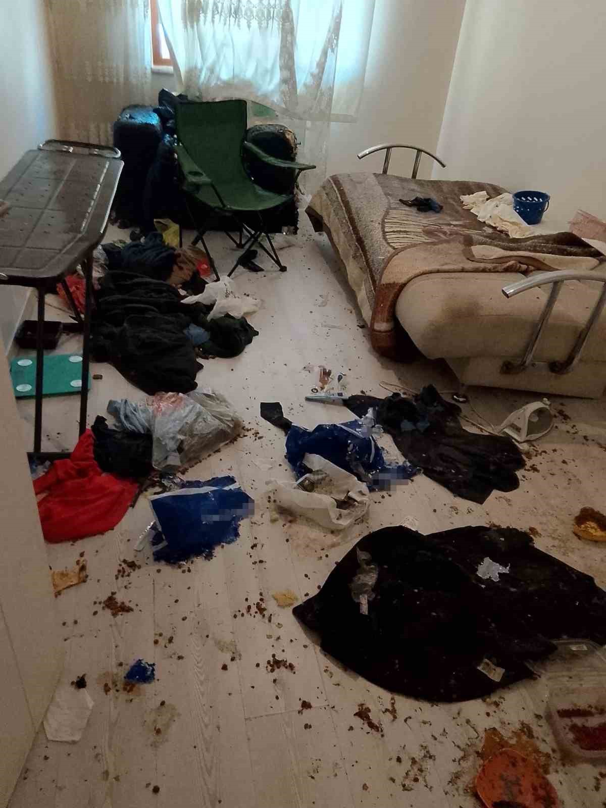 komsulari tasinmak zorunda birakan koku ihbarinda soke eden manzara 1 WXXkr7M5