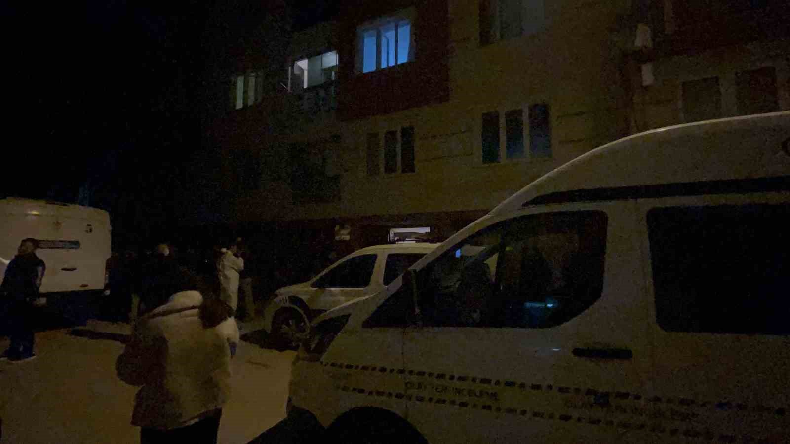 komsularin kokulardan rahatsiz oldugu daireden genc adamin cesedi cikti 1 6uTTusHk