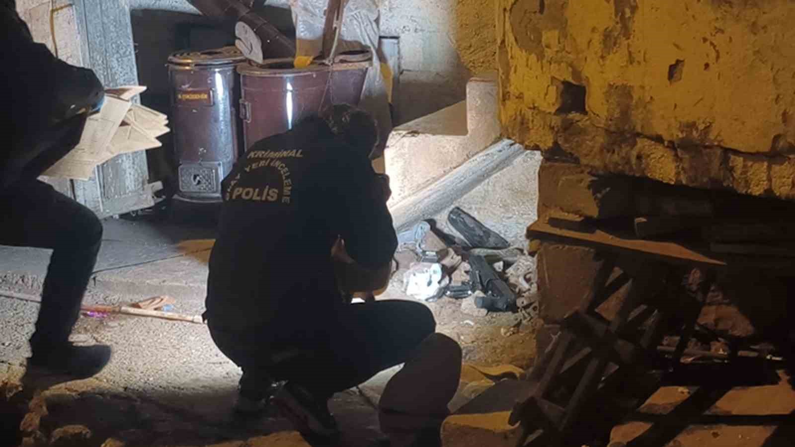 Komşuların tartışması silahlı kavgaya dönüştü: 2 yaralı 12 komsularin tartismasi silahli kavgaya donustu 2 yarali 8 hNMSyzJr