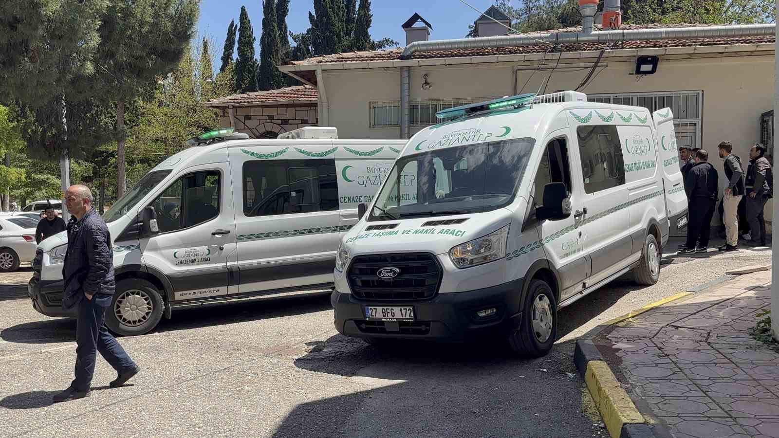 Komşusu tarafından bıçaklanan genç hayatını kaybetti 5 komsusu tarafindan bicaklanan genc hayatini kaybetti 1 LU4tPPug