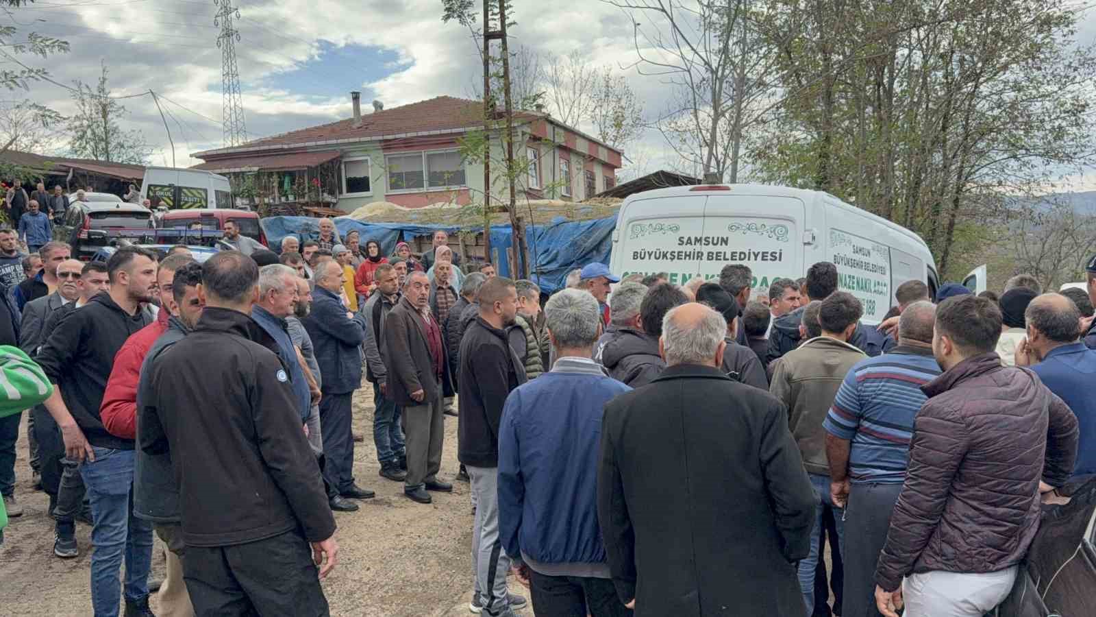 komsusuna agac kesiminde yardim ederken hayatini kaybetti 6