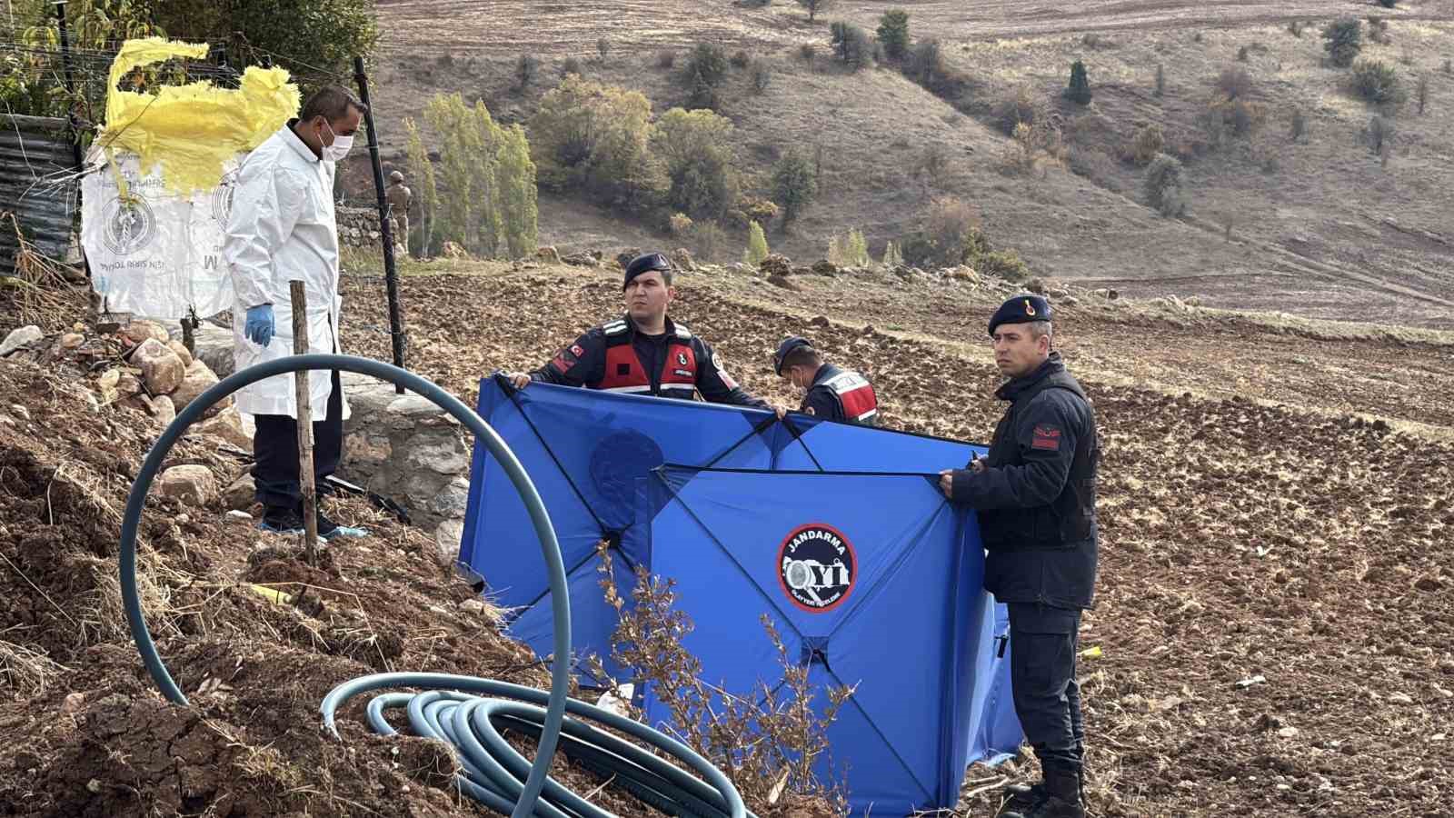Komşusunu öldüren firari jandarmaya ateşle karşılık verdi, yaralı şekilde yakalandı 6 komsusunu olduren firari jandarmaya atesle karsilik verdi yarali sekilde yakalandi 2 VNNMwhfd