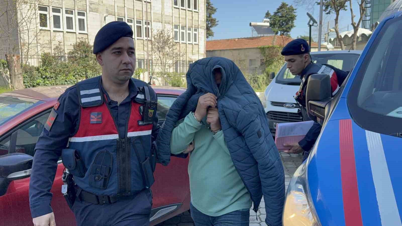 komsusunu silahla tehdit eden sahis tutuklandi 1 XsRhaeZB