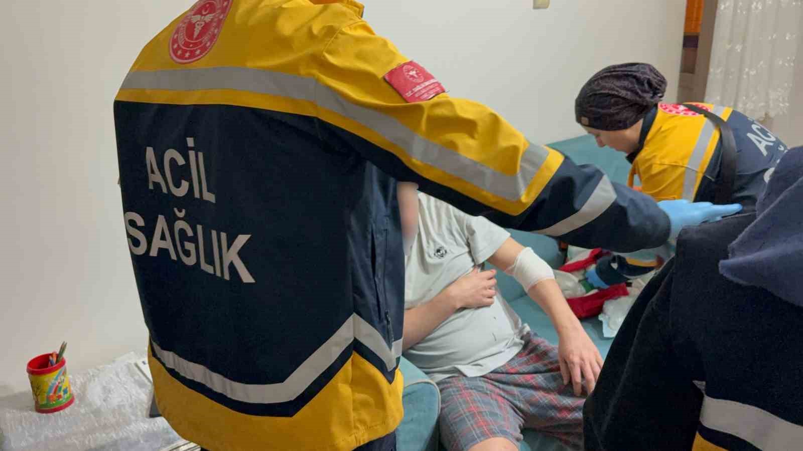 komsusunun baltali saldirisindan babasini kurtardi kendi yaralandi 1 JgQIuzq6
