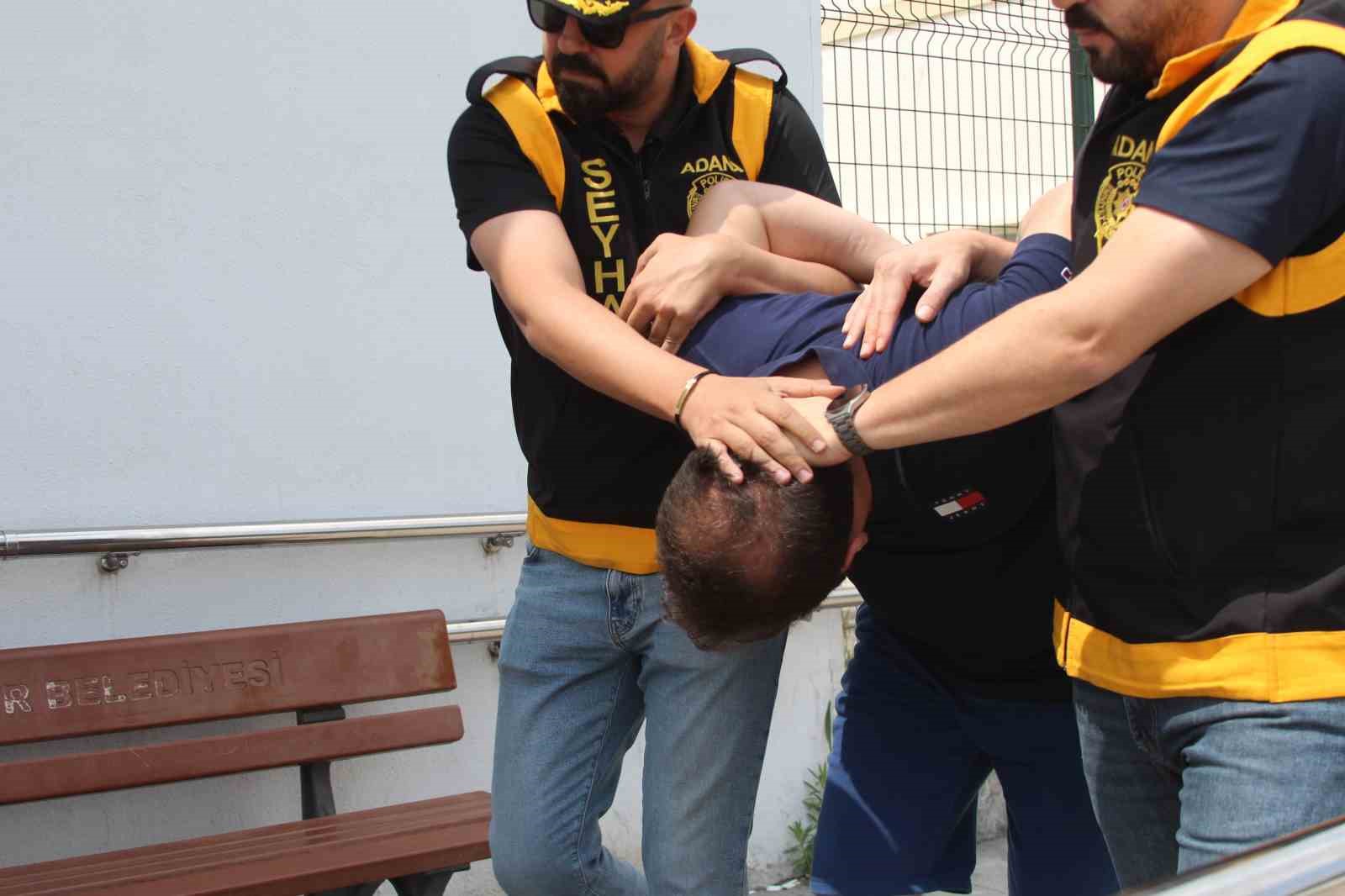 Komşusunun evine kurşun yağdıran şüpheli, 500 saatlik kamera incelemesiyle yakalandı 4 komsusunun evine kursun yagdiran supheli 500 saatlik kamera incelemesiyle yakalandi 0 7ZGGE4sJ
