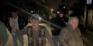 komsusunun-yaktigi-mangal-yasli-kadini-cilgina-cevirdi-ucuracak-bizi-havaya-yakljLwq.jpg