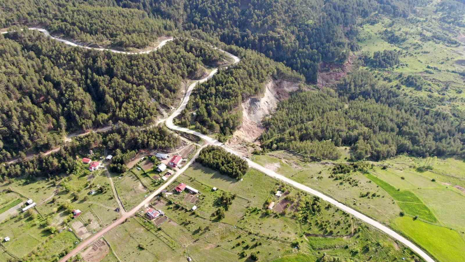 komur madeninin bulundugu alandaki heyelanlar koyluleri tedirgin ediyor 1 ve2BDpz7