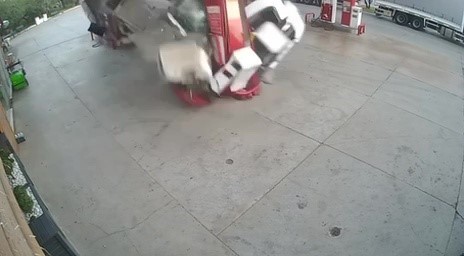 komur yuklu tir benzinlige boyle daldimarkette alisveris yapan 2 cocuk babasi hayatini kaybetti 7 Qh7RcUKA