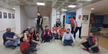 konak-belediyesinde-calisan-isciler-geriye-donuk-haklari-icin-oturma-eylemi-baslatti-RlfuNML8.jpg