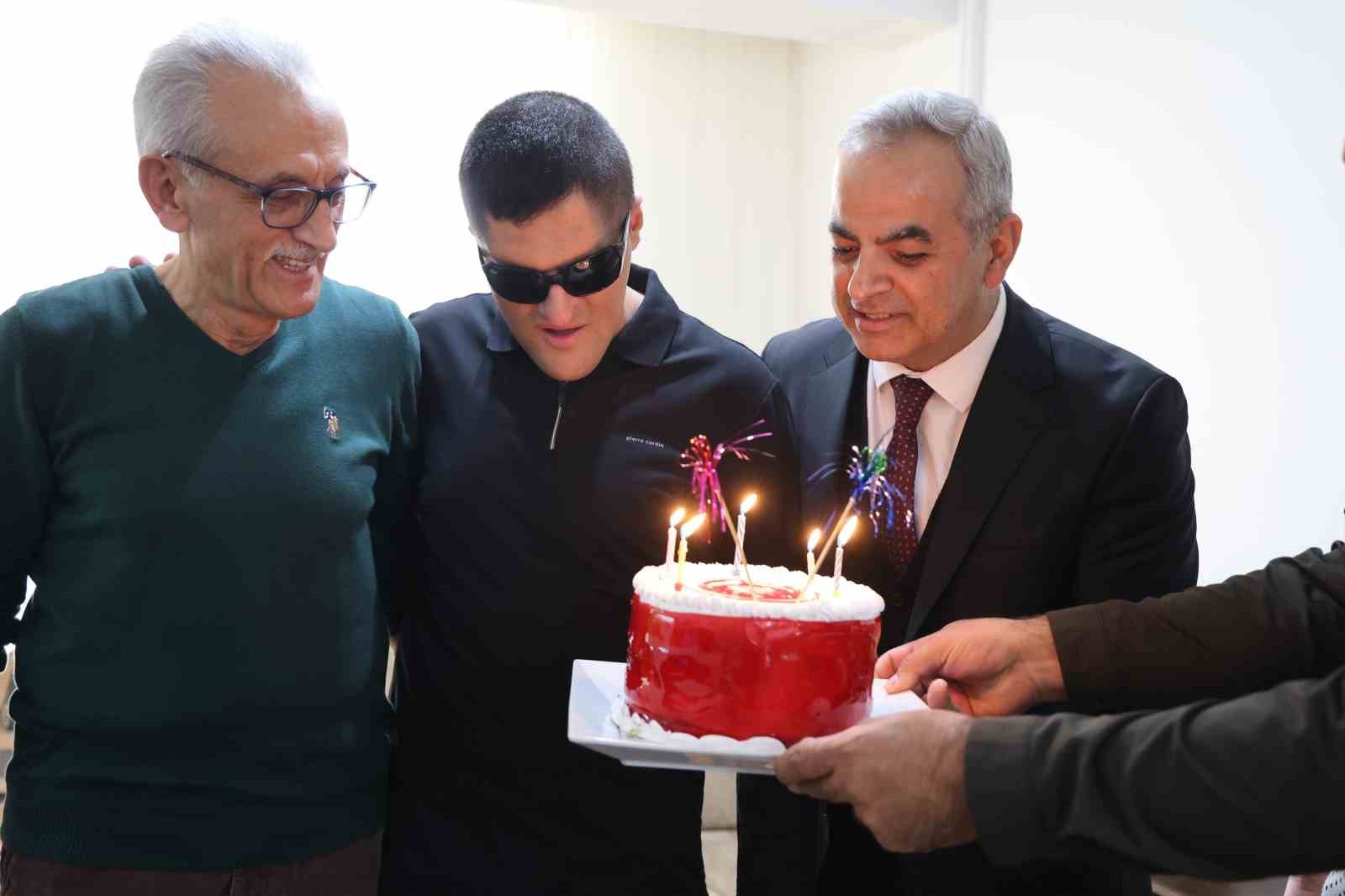 konservatuvari dereceyle bitiren gorme engelli mehmet dort enstrumanda ustalasti 5 zidDPu7m