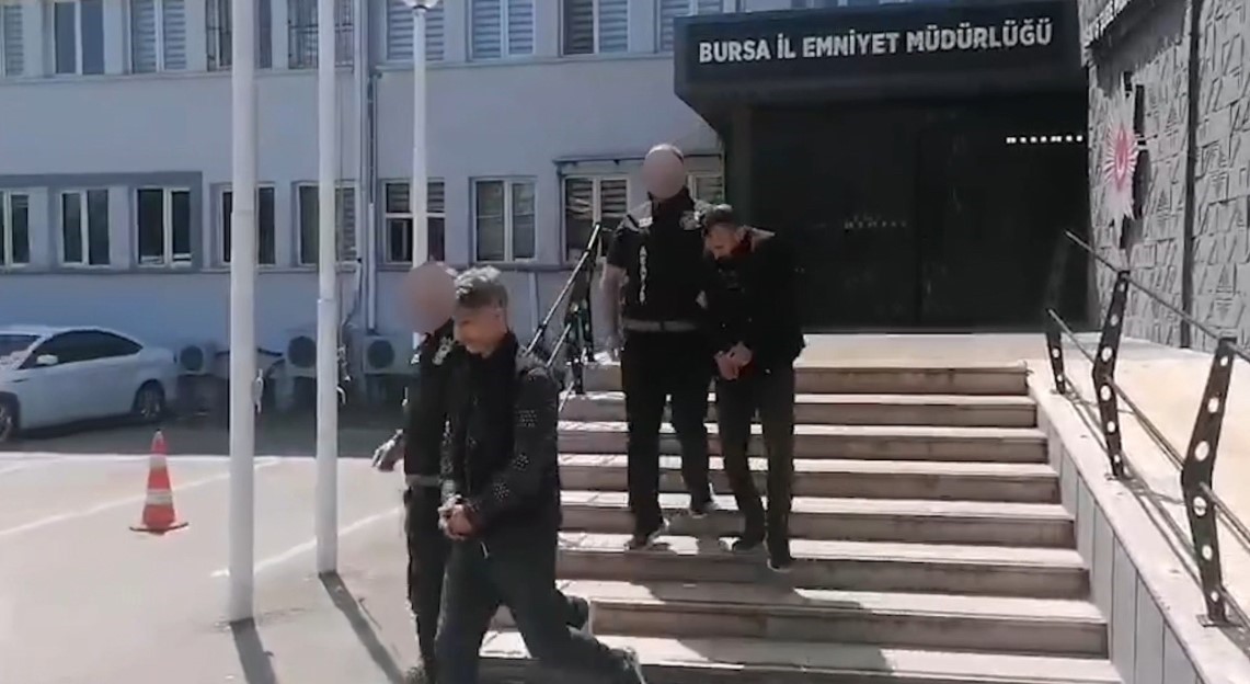 kontakta anahtari gorup gozlerine inanamadilar kargo aracini caldilar 4 vLmH1Tg8