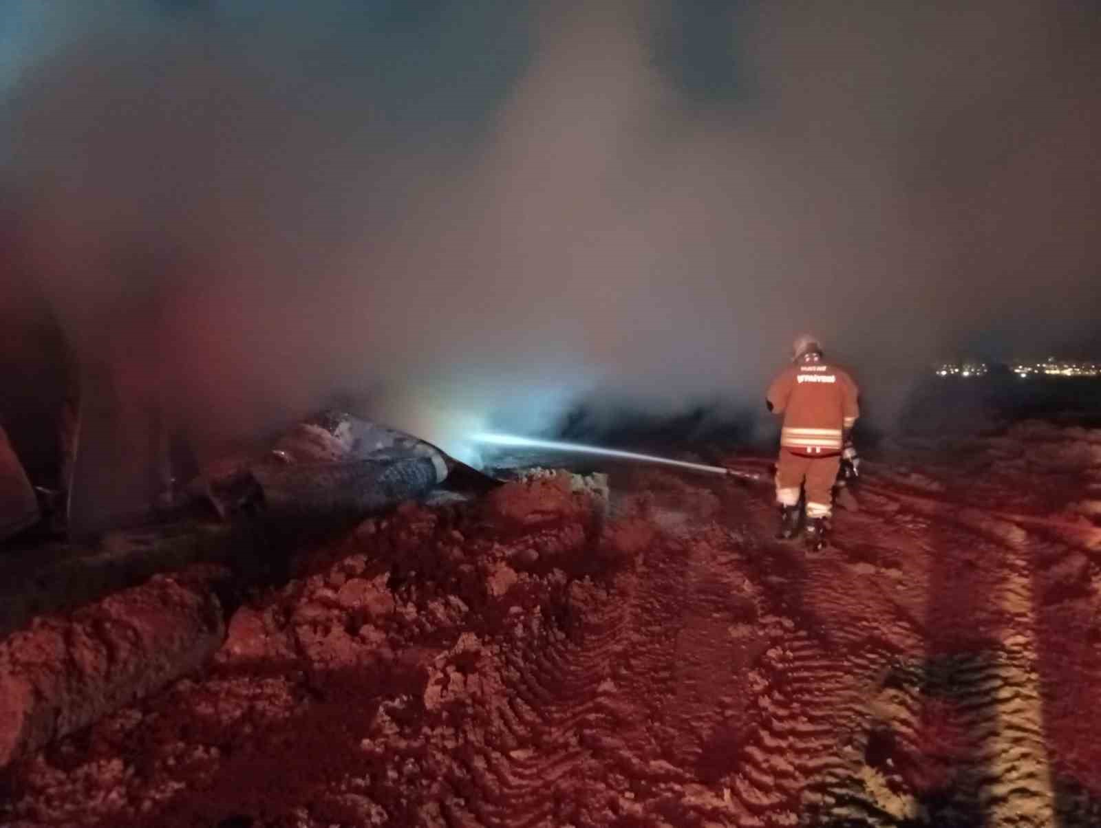 Konteyner yangınında 1 kişi öldü 4 konteyner yangininda 1 kisi oldu 0 gNMK8mAw