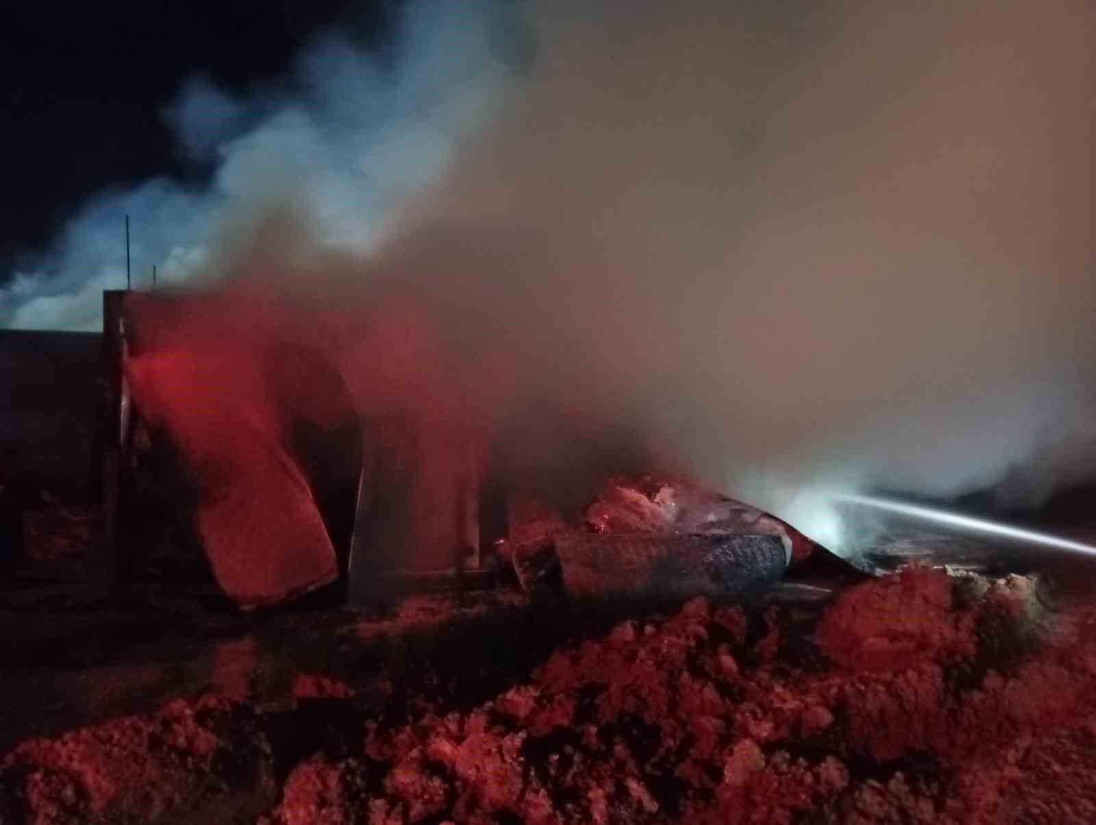 Konteyner yangınında 1 kişi öldü 7 konteyner yangininda 1 kisi oldu 3 n8JmJUr2