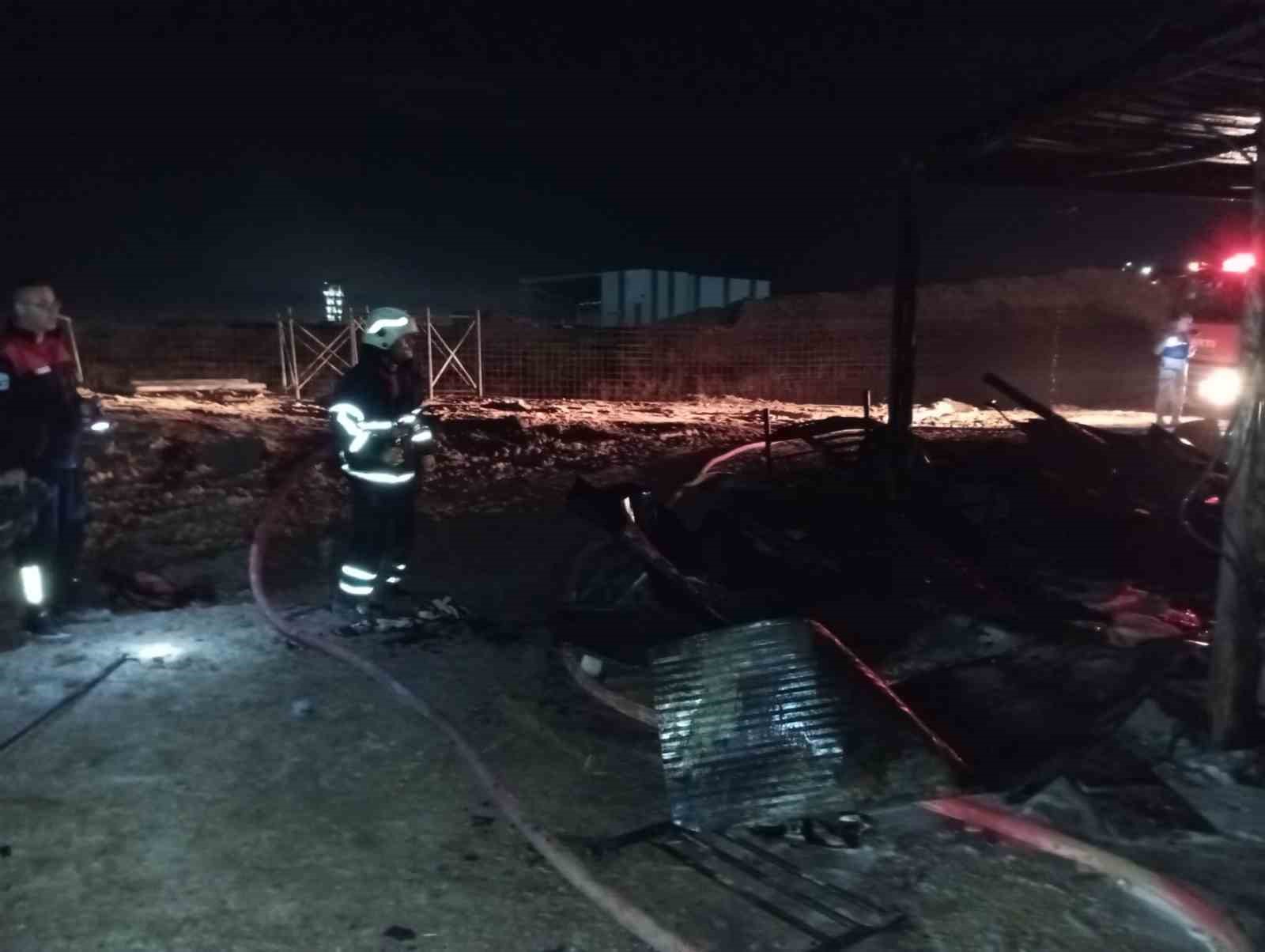 Konteyner yangınında 1 kişi öldü 8 konteyner yangininda 1 kisi oldu 4 lPAq2Hih