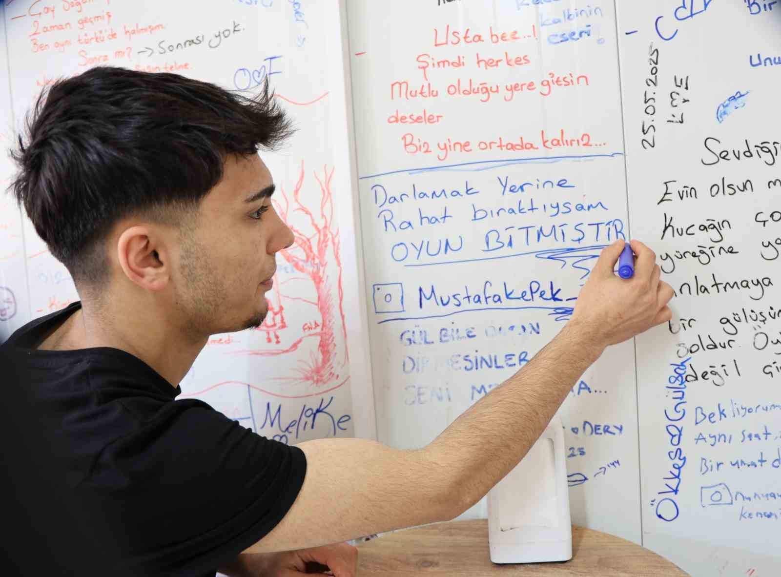 konteynerdeki cig koftecinin duvarlari duygu duvarina donustu 2 4Ak9ibsj
