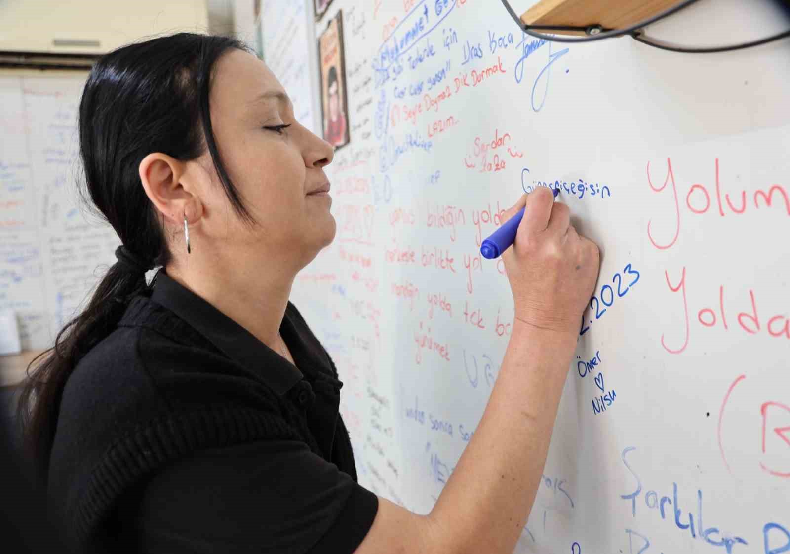 konteynerdeki cig koftecinin duvarlari duygu duvarina donustu 4 IpKARA9I