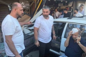 kontrol-cikan-otomobil-iki-is-yerine-carpti-1-yarali-8eGm1uWy.jpg