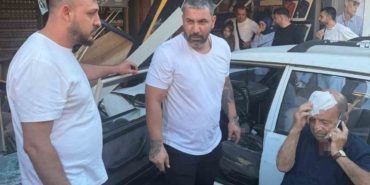 kontrol-cikan-otomobil-iki-is-yerine-carpti-1-yarali-8eGm1uWy.jpg