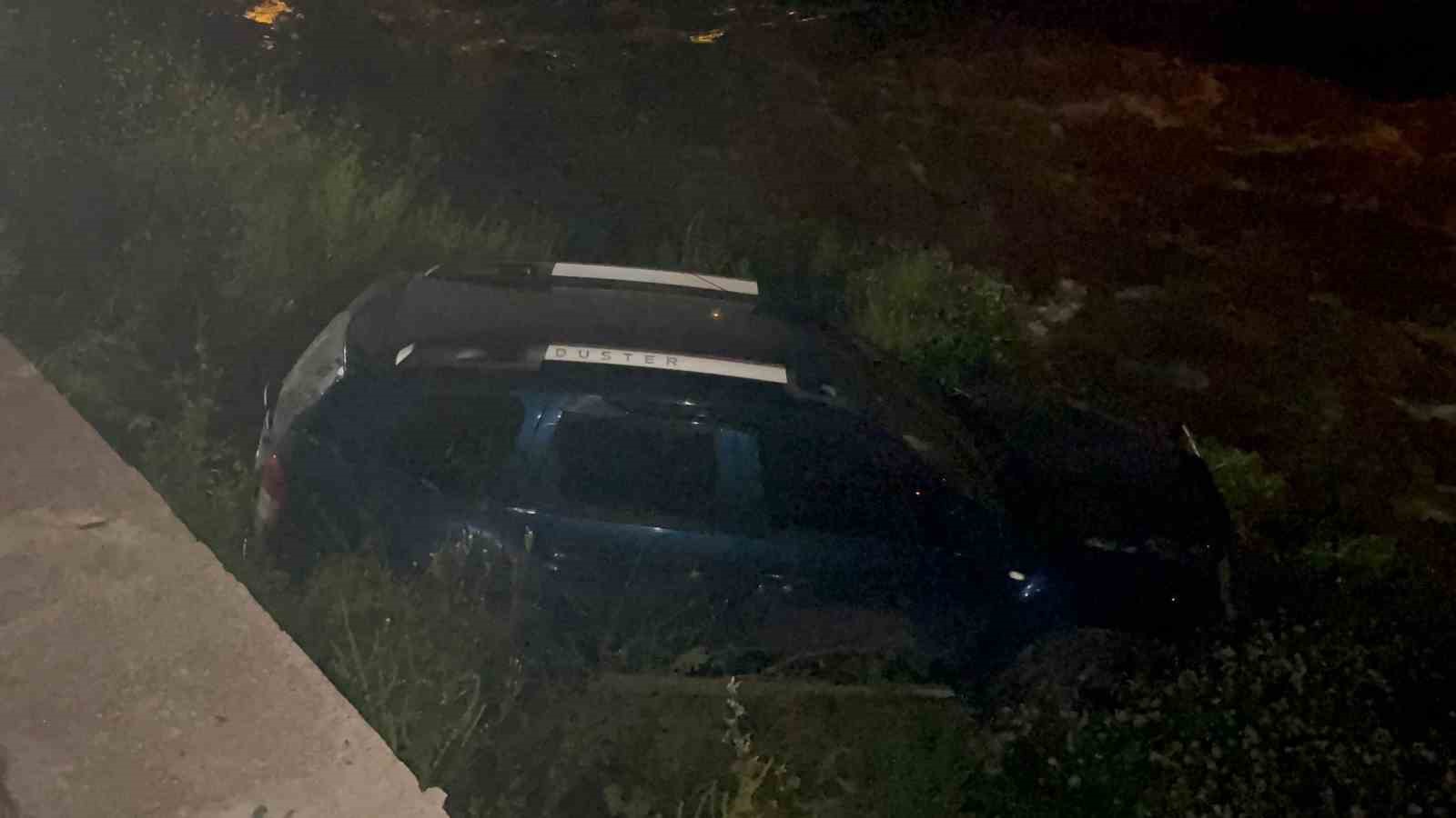 kontrolden cikan arac dereye uctu kaza sonrasi surucu kacti 0 TK6nkfve