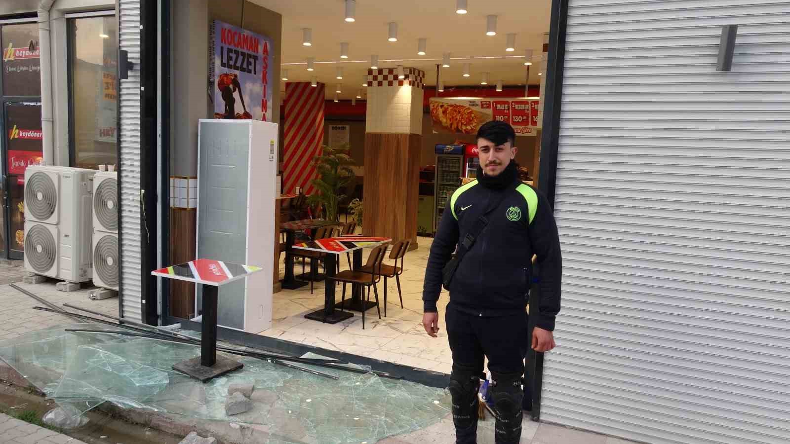 kontrolden cikan arac donerciye girdi 3 jY8SeFbP