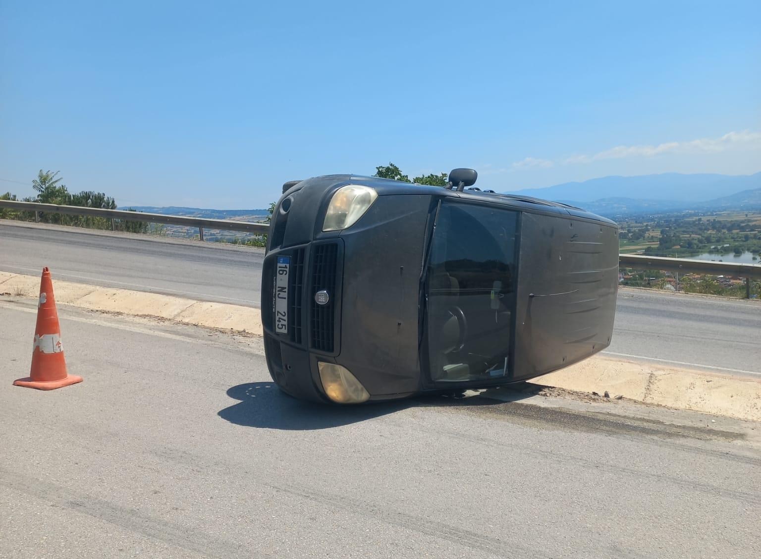 kontrolden cikan arac takla atti 1 yarali 0 YddABqIj