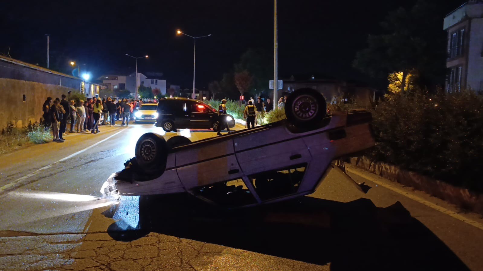 kontrolden cikan arac takla atti o anlar kamerada 2 ZbeO1cEM