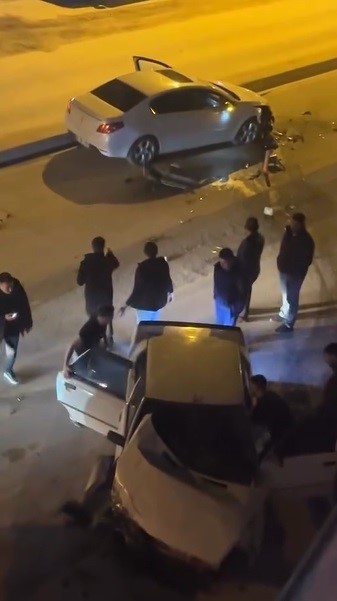 kontrolden cikan arac ters yola girdi otomobil ile kafa kafaya carpisti 0 VkMDKicu